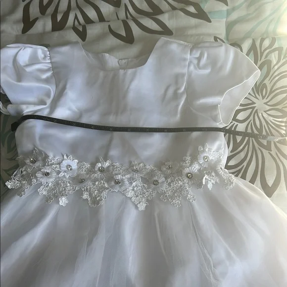 White with lace trim girls’ dress with bow headband size 3 - Picture 13 of 14